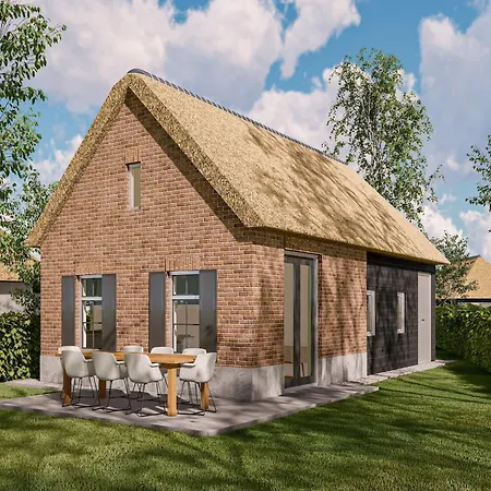 Vila Luxurious With A Garden Surrounded By